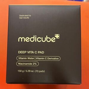 Medicube Deep Vita C Pad - Black